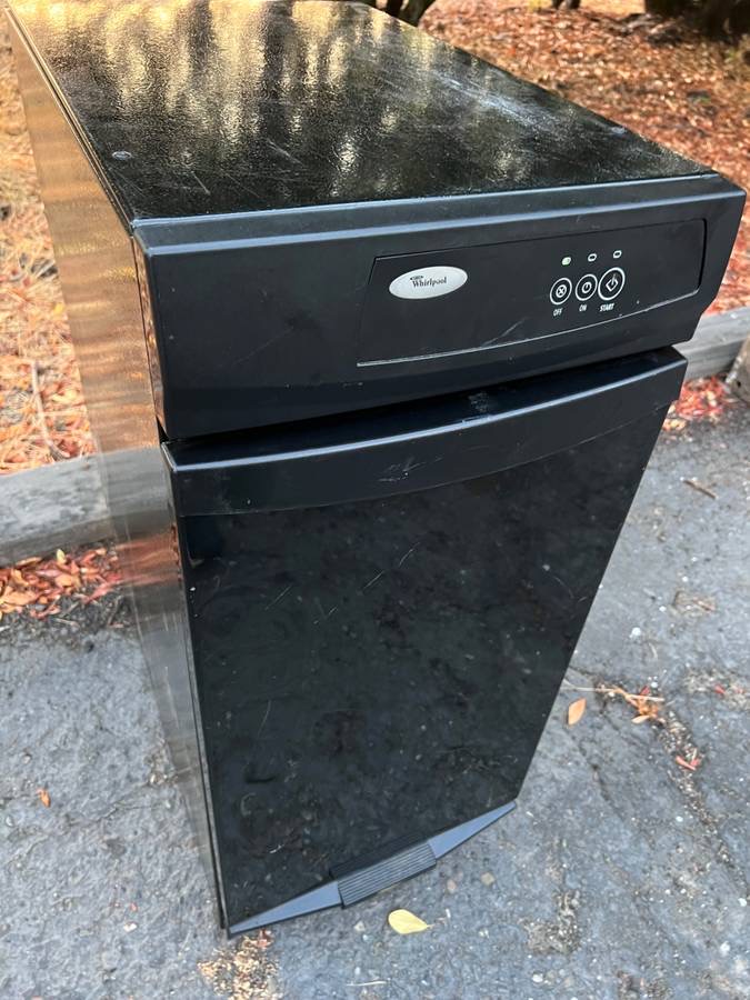 Whirlpool GC900QPPB6 15” Wide StandAlone Trash Compactor Black